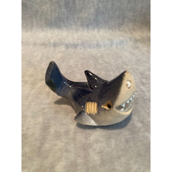 Artesania Rinconada Adult Smiling Shark 3-1/2" Blue Stoneware Clay Uruguay‎ - Picture 2 of 13